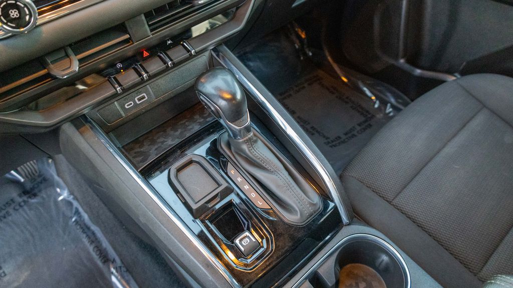 Used 2024 GMC Canyon Elevation 4D Crew Cab