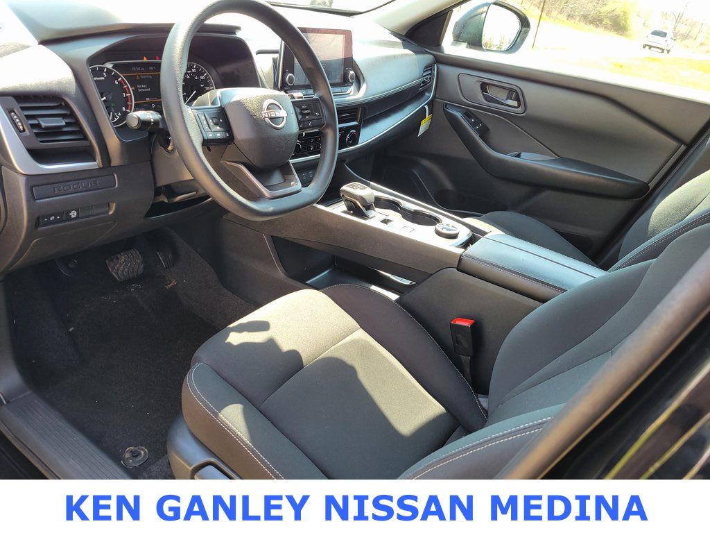 2025 Nissan Rogue S photo