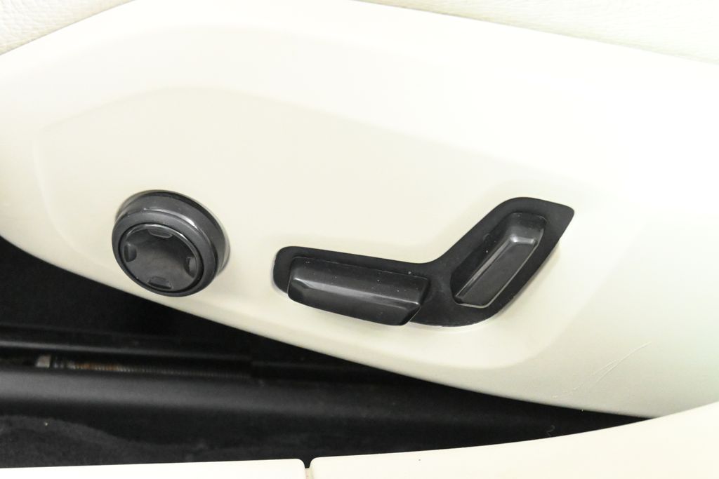 Thumbnail: 2018 Volvo S90 - 29