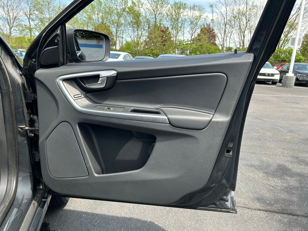 2015 Volvo XC60 T6 25