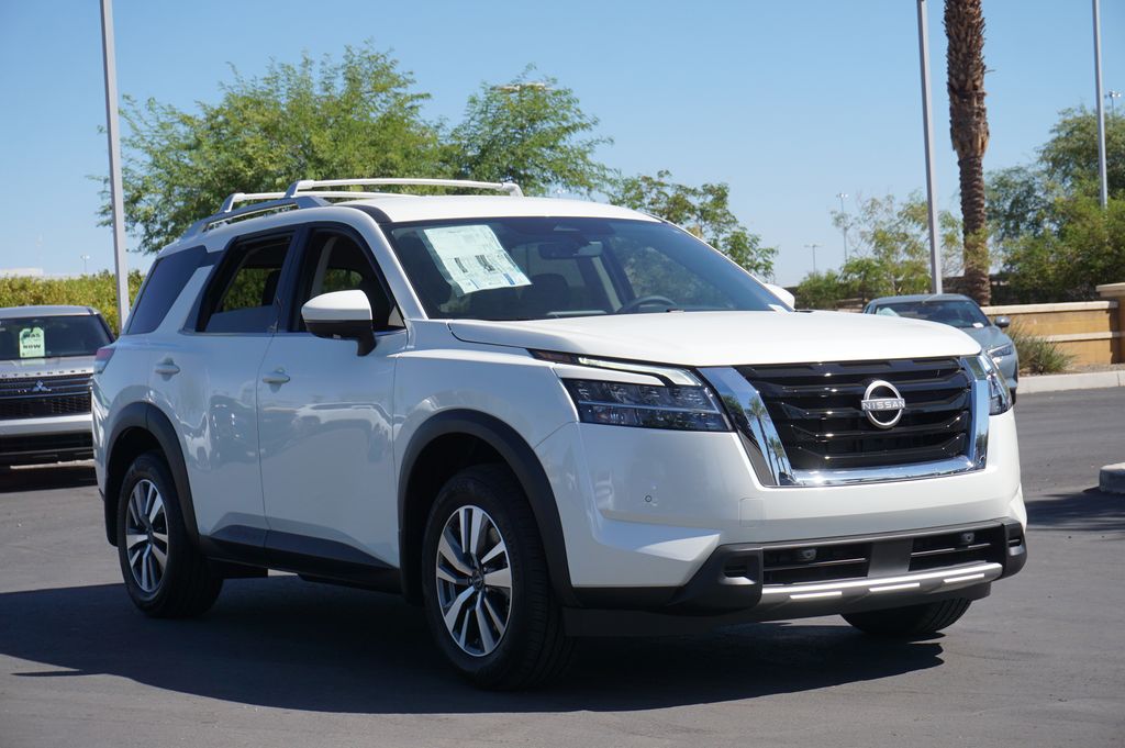 2024 Nissan Pathfinder SL 4