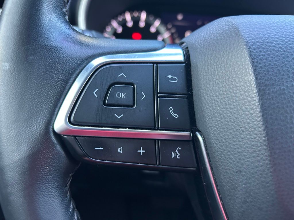 Thumbnail: 2021 Toyota Highlander - 20