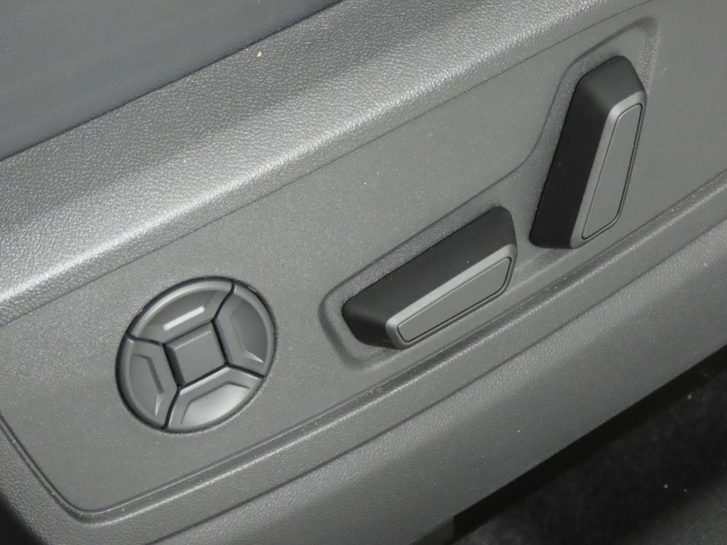Thumbnail: 2026 Audi Q5 - 32