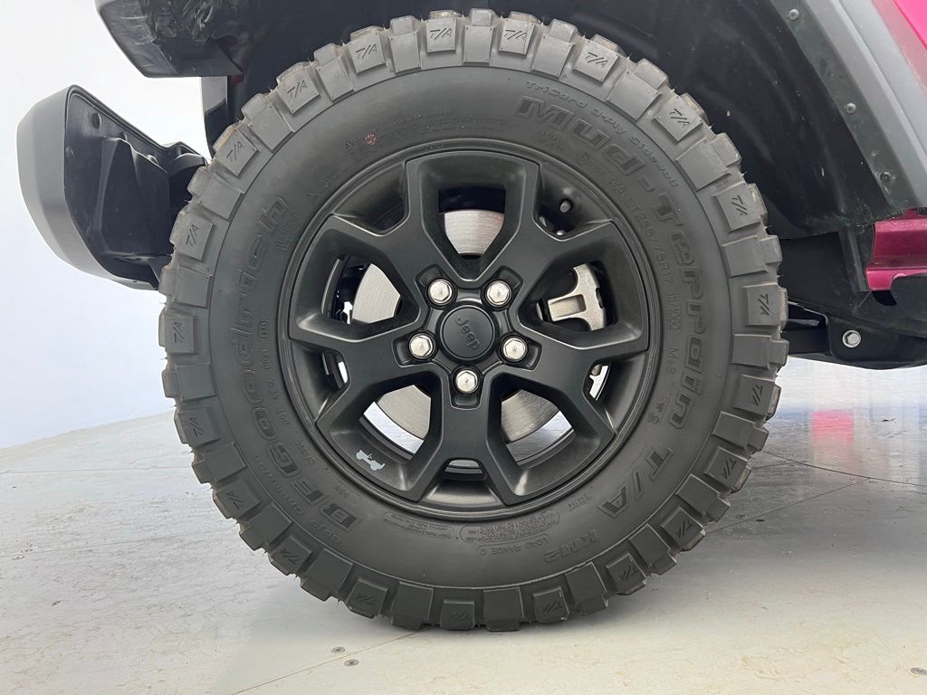 Thumbnail: 2022 Jeep Wrangler - 23