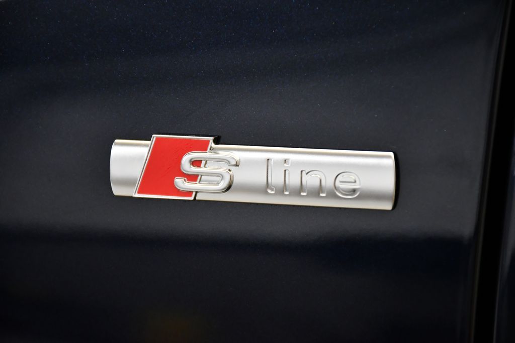 Thumbnail: 2026 Audi Q8 - 11