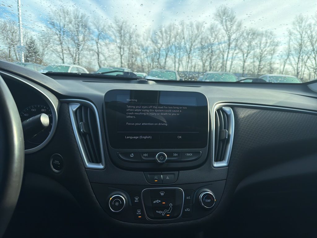 Thumbnail: 2022 Chevrolet Malibu - 14