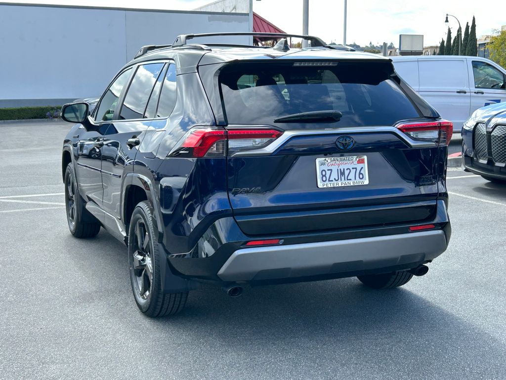 Thumbnail: 2021 Toyota RAV4 - 3
