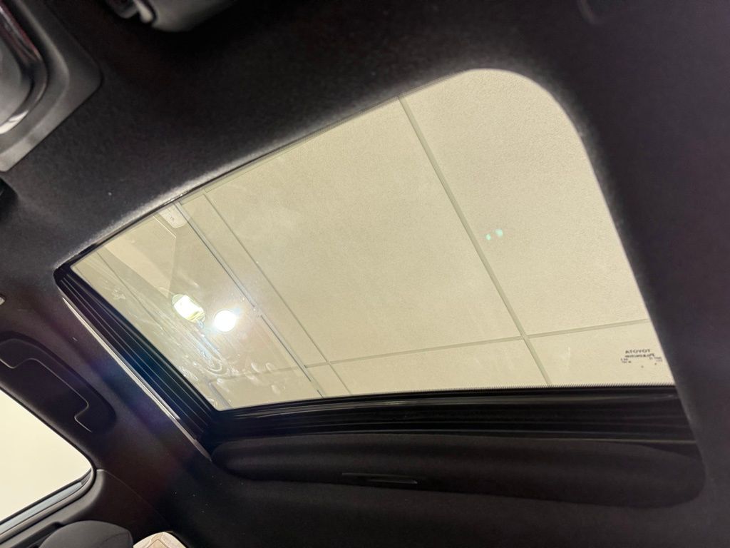 2025 Toyota Corolla Cross SE 18