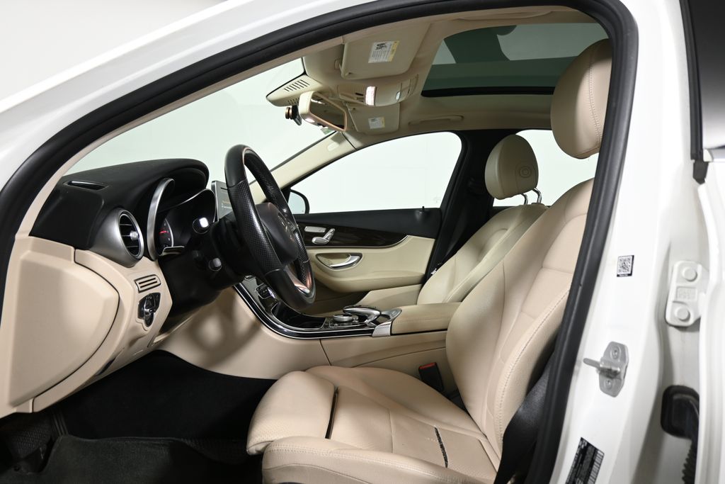 Thumbnail: 2016 Mercedes-Benz C-Class - 3