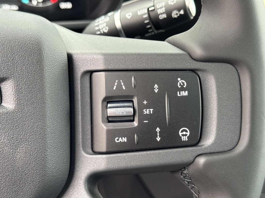 New 2026 Black Land Rover X-Dynamic SE image 28