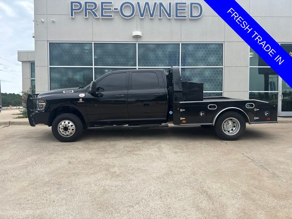 Diamond Black 2025 RAM 3500 Chassis Pickup Truck Four-Wheel Drive 8-Speed Automatic
