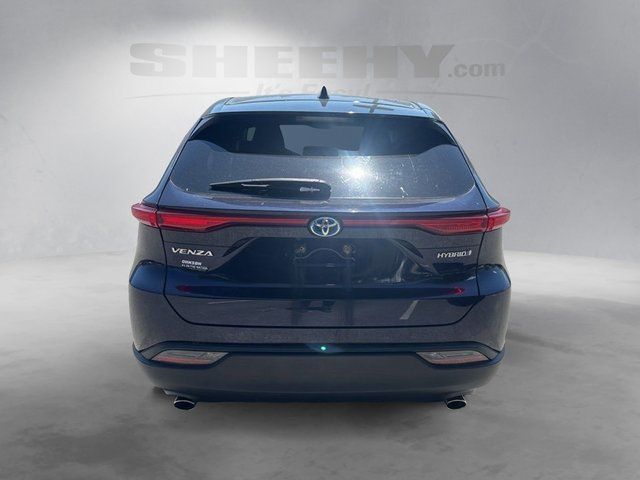 Used 2021  Toyota LE image 12