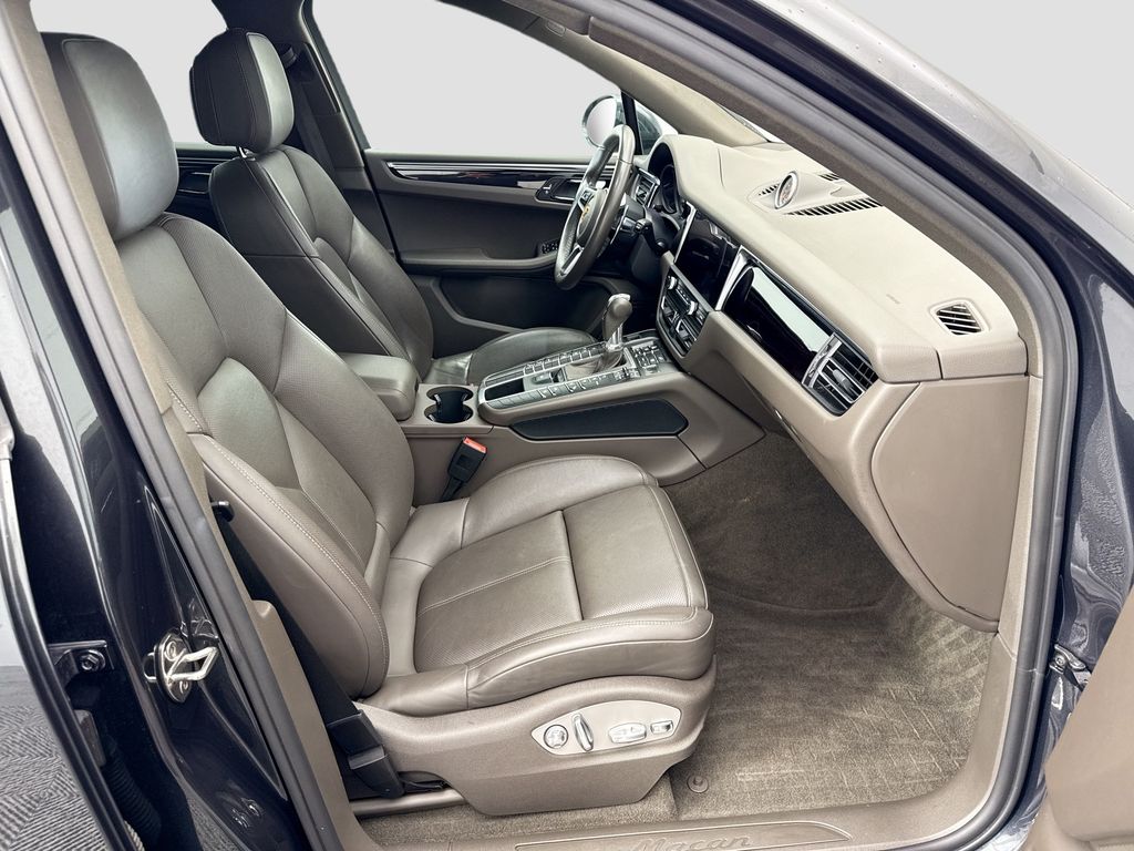 Thumbnail: 2021 Porsche Macan - 19