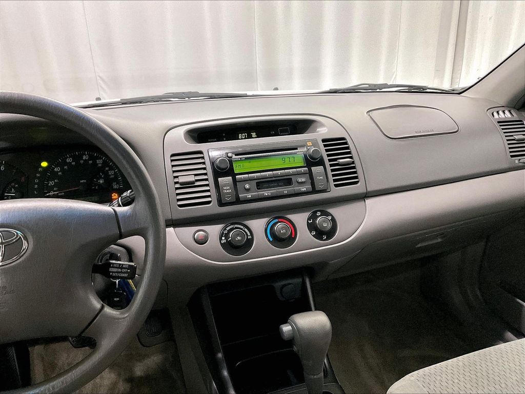2004 Toyota Camry — photo 18