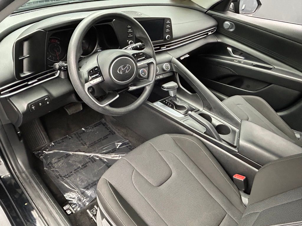 Used 2023 Onyx Black Hyundai SE image 8