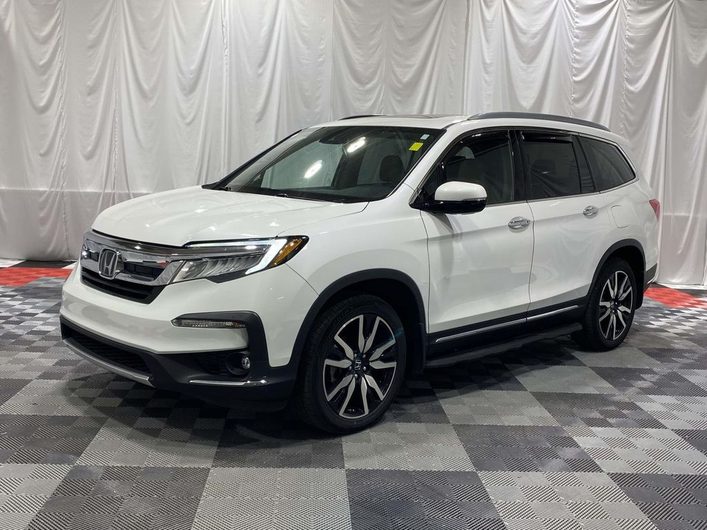 White 2022 Honda Pilot Touring AWD with Rear Captain's Chairs SUV / Crossover All-Wheel Drive 9-Speed Automatic