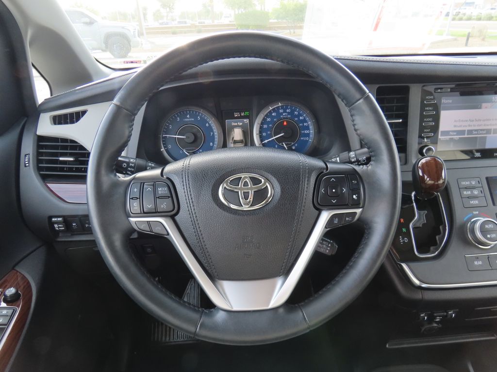 2019 Toyota Sienna SE Premium 10