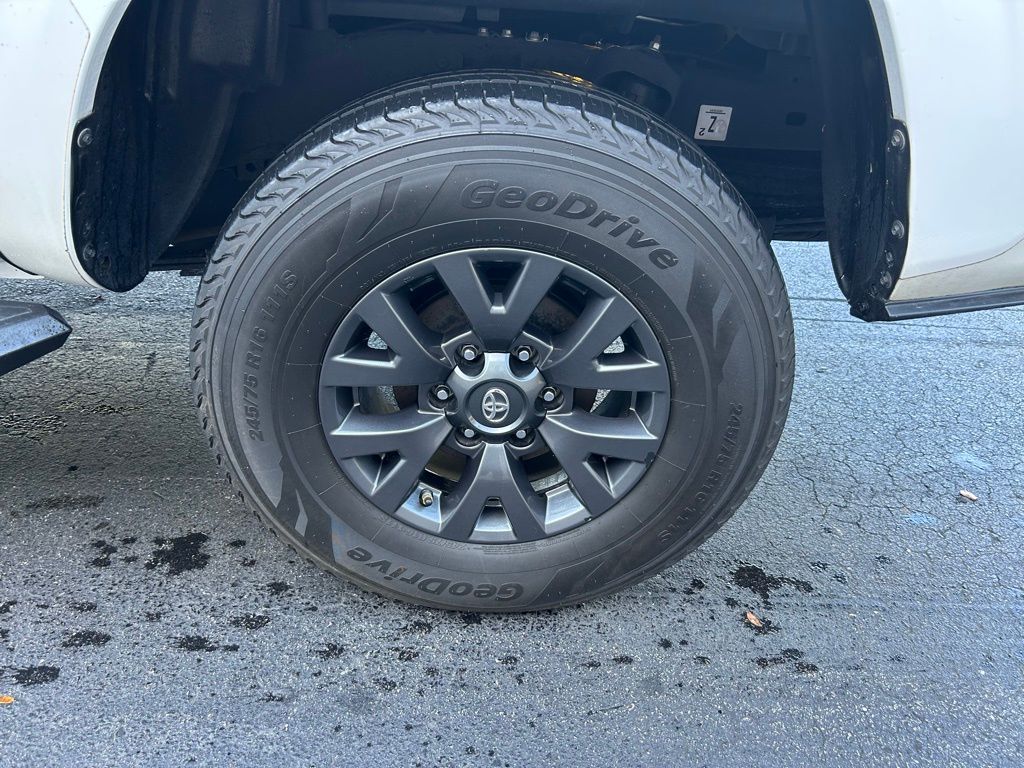Thumbnail: 2018 Toyota Tacoma - 9