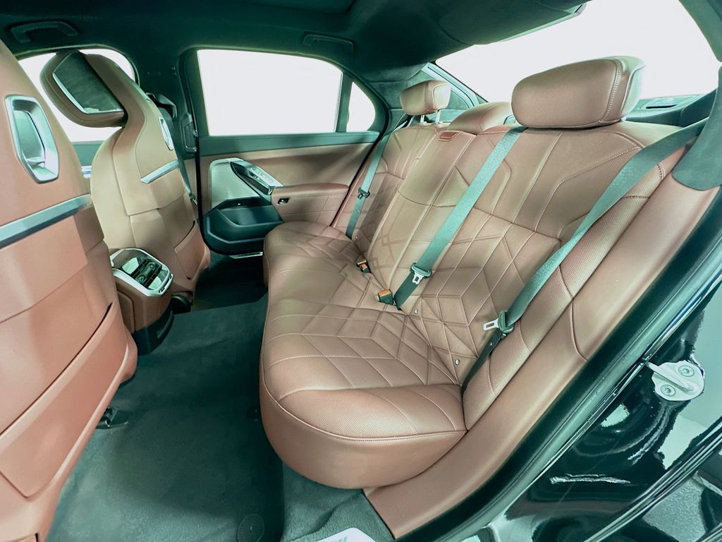 Thumbnail: 2025 BMW 7 Series - 17