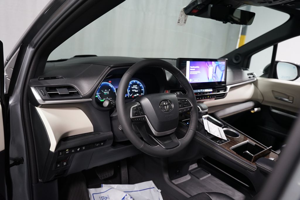 Thumbnail: 2026 Toyota Sienna - 11