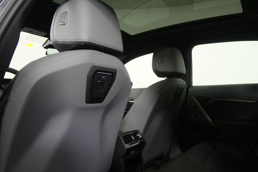 Thumbnail: 2027 BMW 5 Series - 16