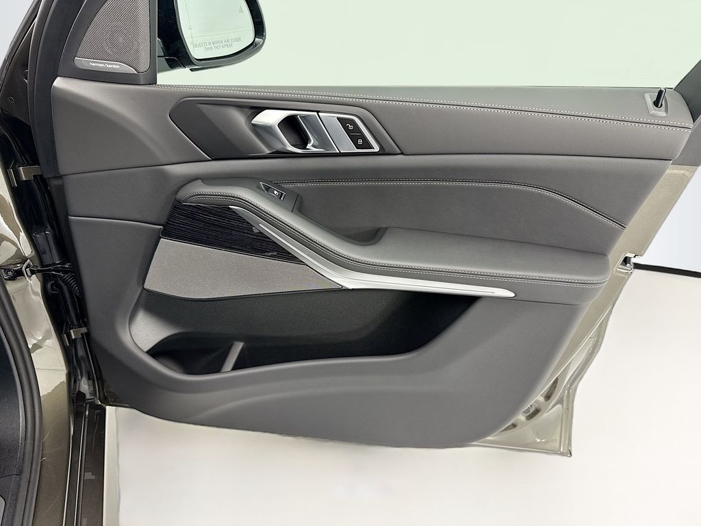 Thumbnail: 2026 BMW X5 - 25