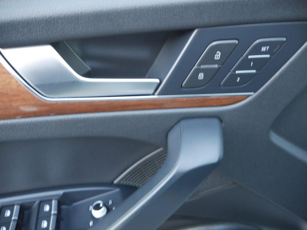 Thumbnail: 2023 Audi Q5 - 17