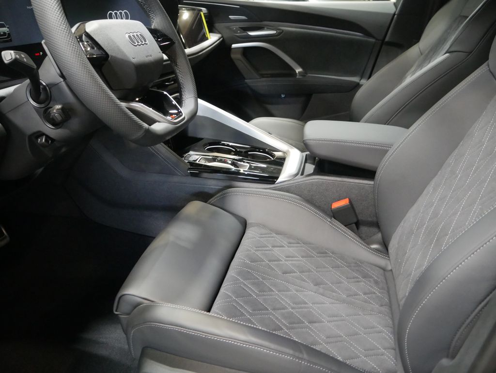 Thumbnail: 2026 Audi SQ5 - 15