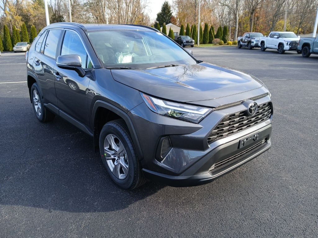 2025 Toyota RAV4 XLE's photo