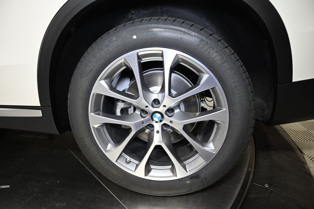 Thumbnail: 2026 BMW X5 - 12