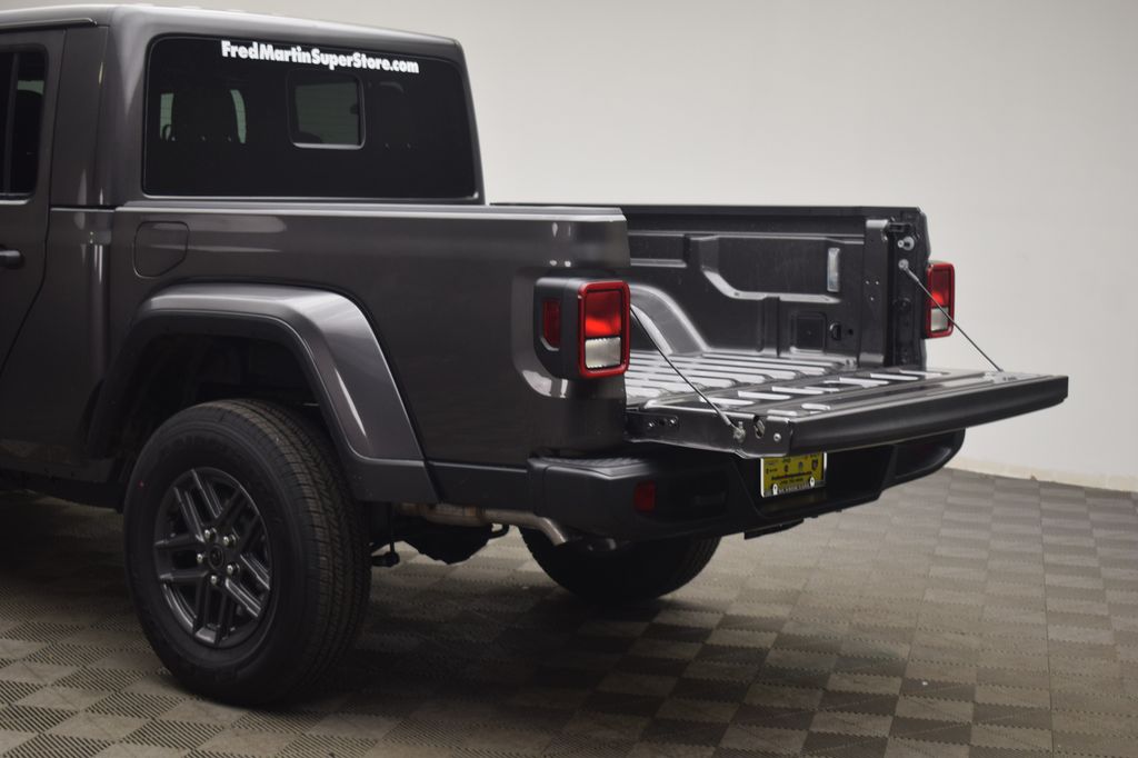new 2026 Jeep Gladiator car, priced at $47,491