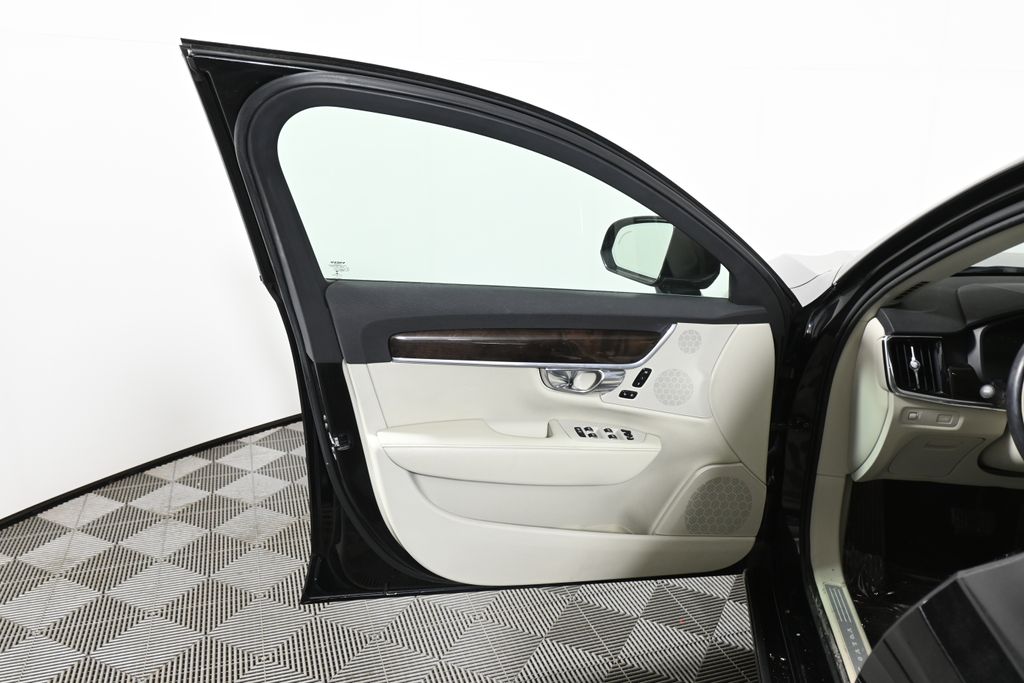 Thumbnail: 2018 Volvo S90 - 30