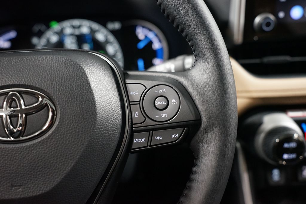 Thumbnail: 2025 Toyota RAV4 - 13