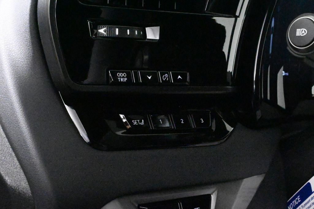 2025 Lexus RX  28