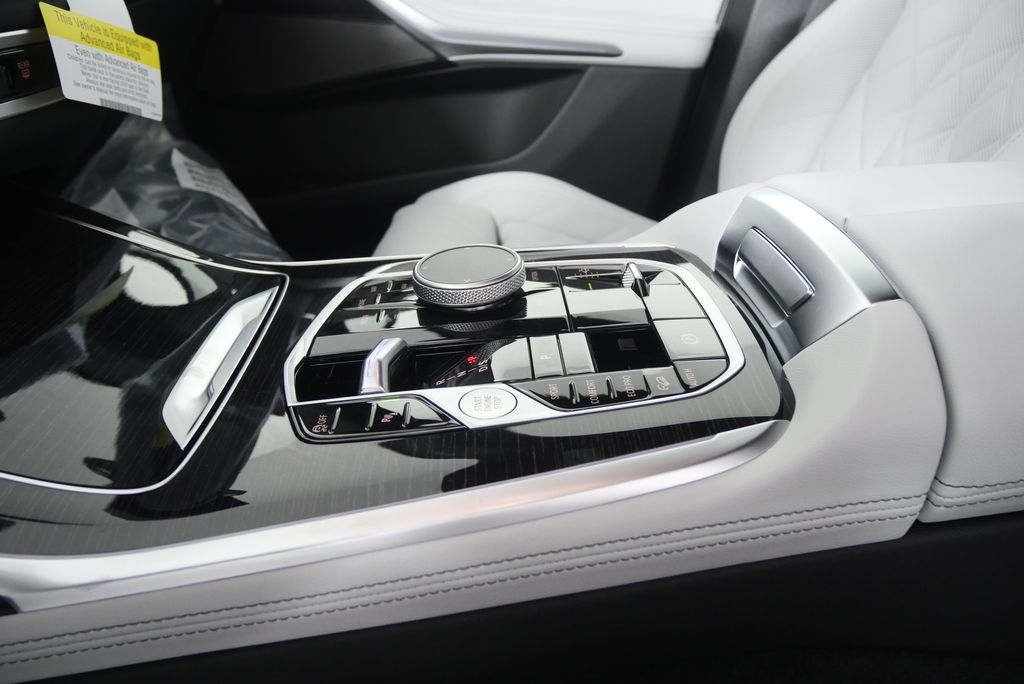 Thumbnail: 2026 BMW X7 - 23