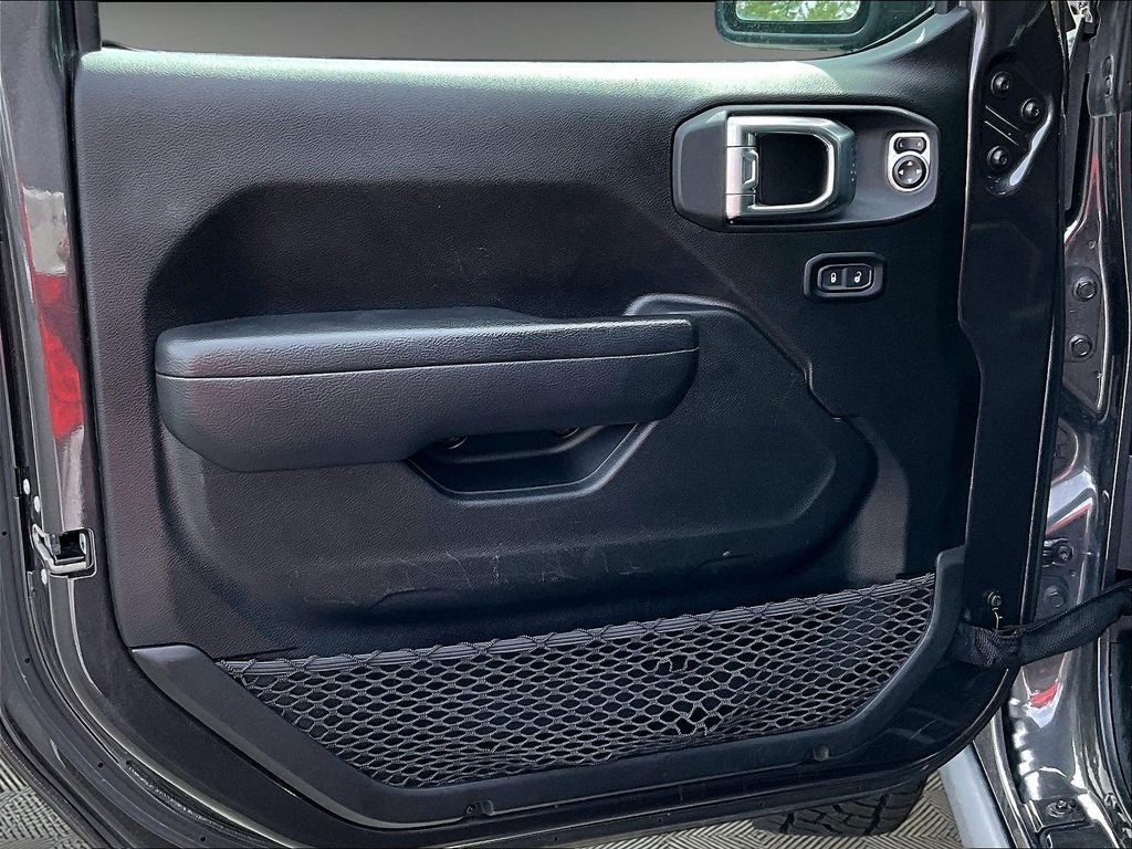 2024 Jeep Wrangler — photo 10