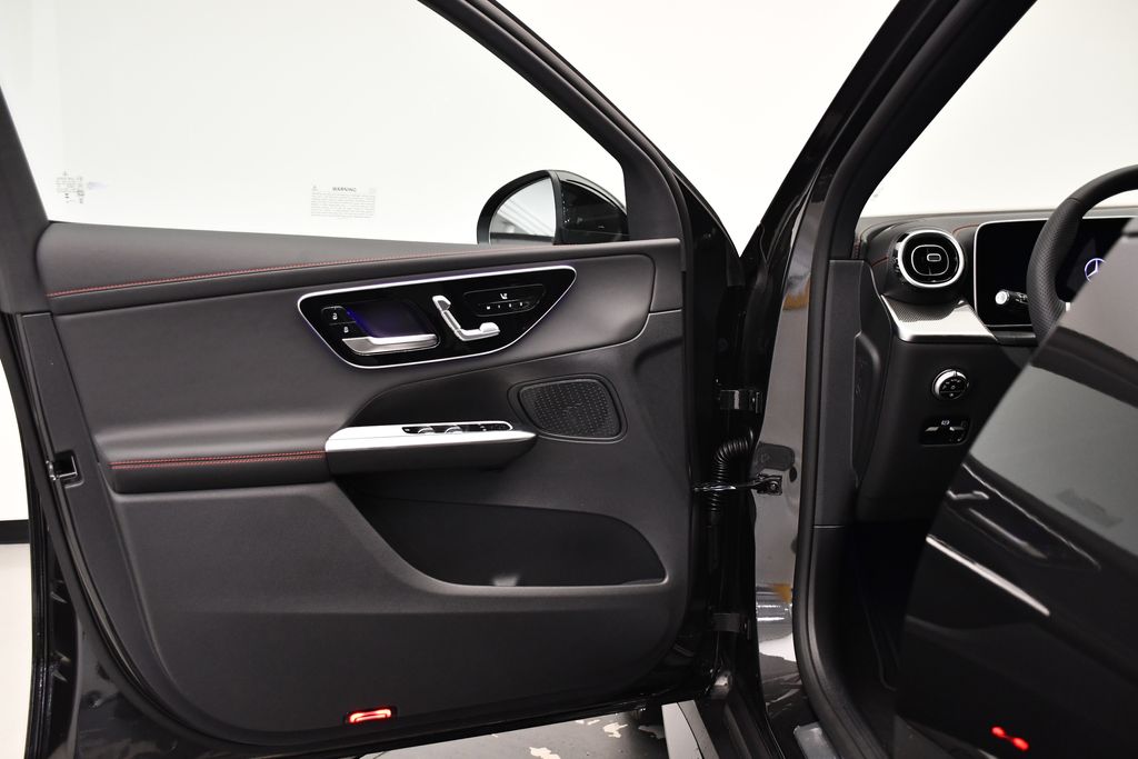 2025 Mercedes-Benz GLC 43 AMG 31
