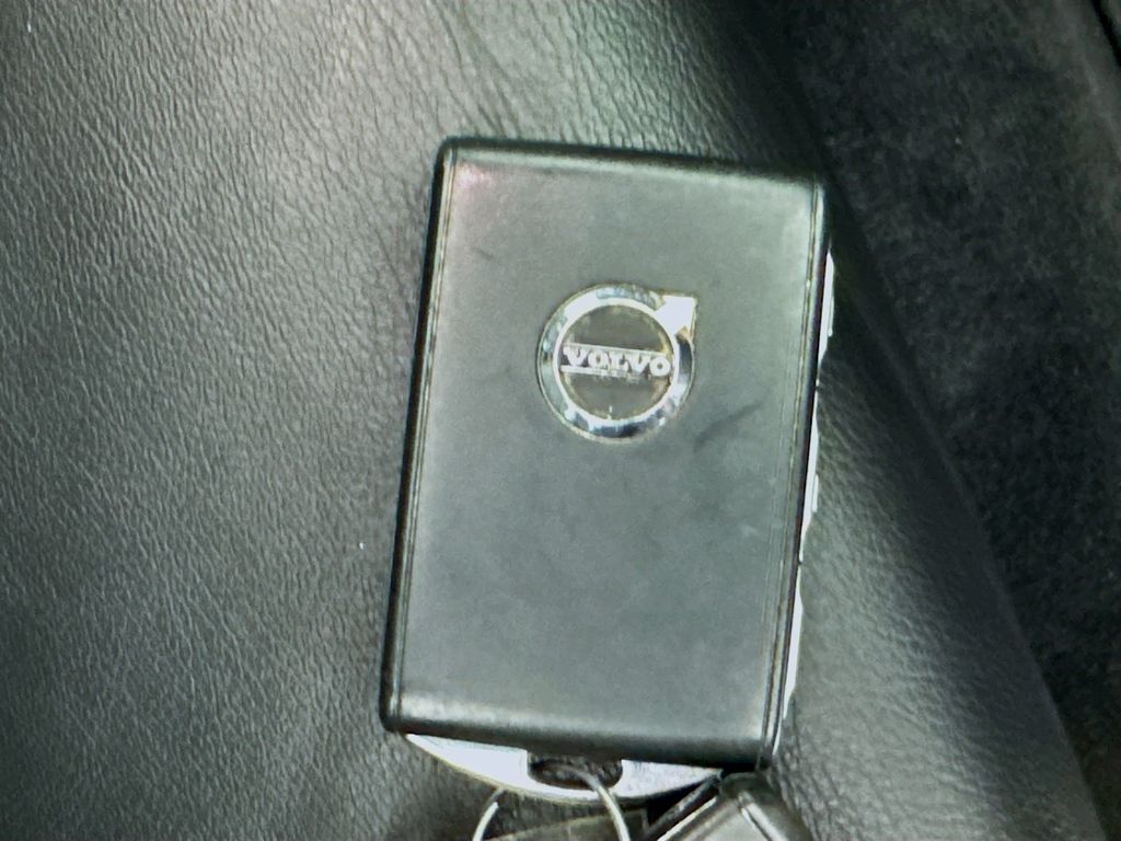 Used Car 2020 Volvo Xc90  T5 Momentum For Sale Under $20,000 In Austin, Texas