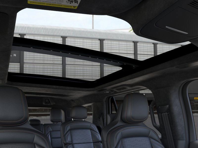 Thumbnail: 2025 Lincoln Navigator - 22