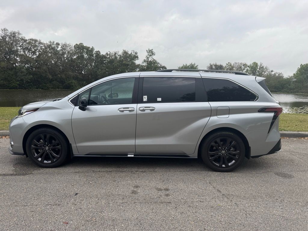 2024 Toyota Sienna XSE 2