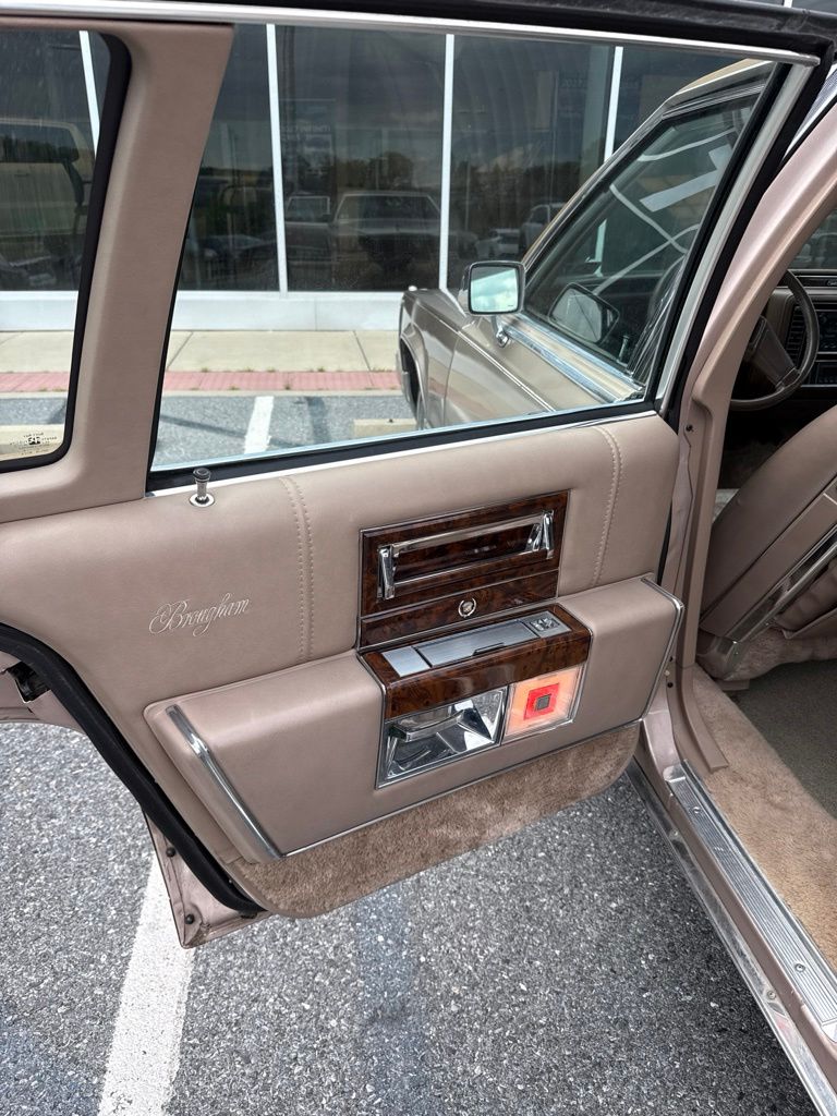 1992 Cadillac Brougham — photo 11