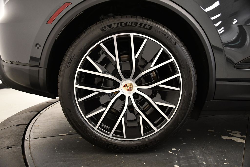 Thumbnail: 2025 Porsche Macan - 16