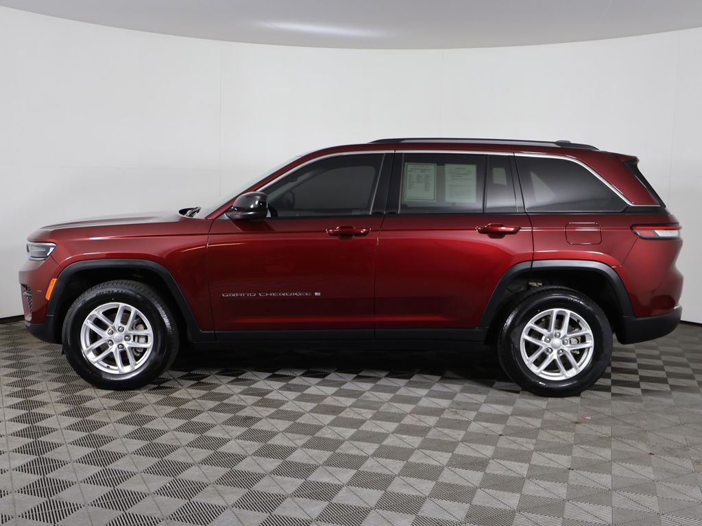 Used 2023 Red Jeep Laredo image 16
