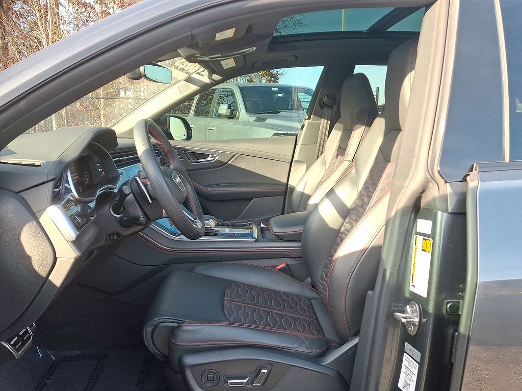 Thumbnail: 2023 Audi RS Q8 - 14