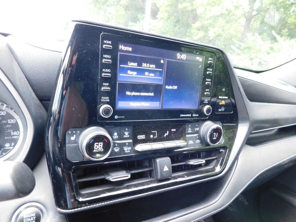 Thumbnail: 2021 Toyota Highlander - 10