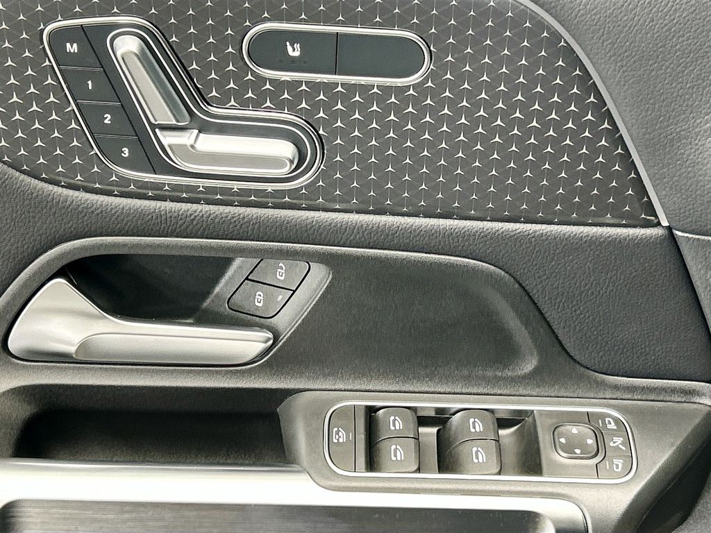 Thumbnail: 2025 Mercedes-Benz GLB - 21