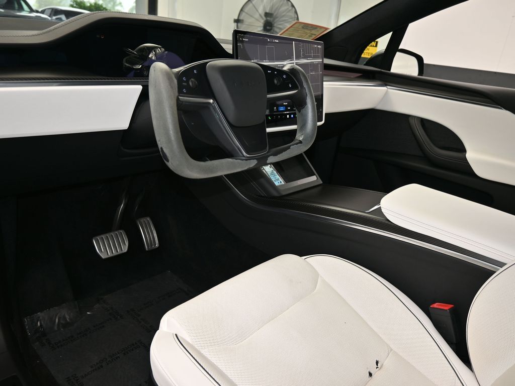 Used 2022 Black Tesla Plaid image 13