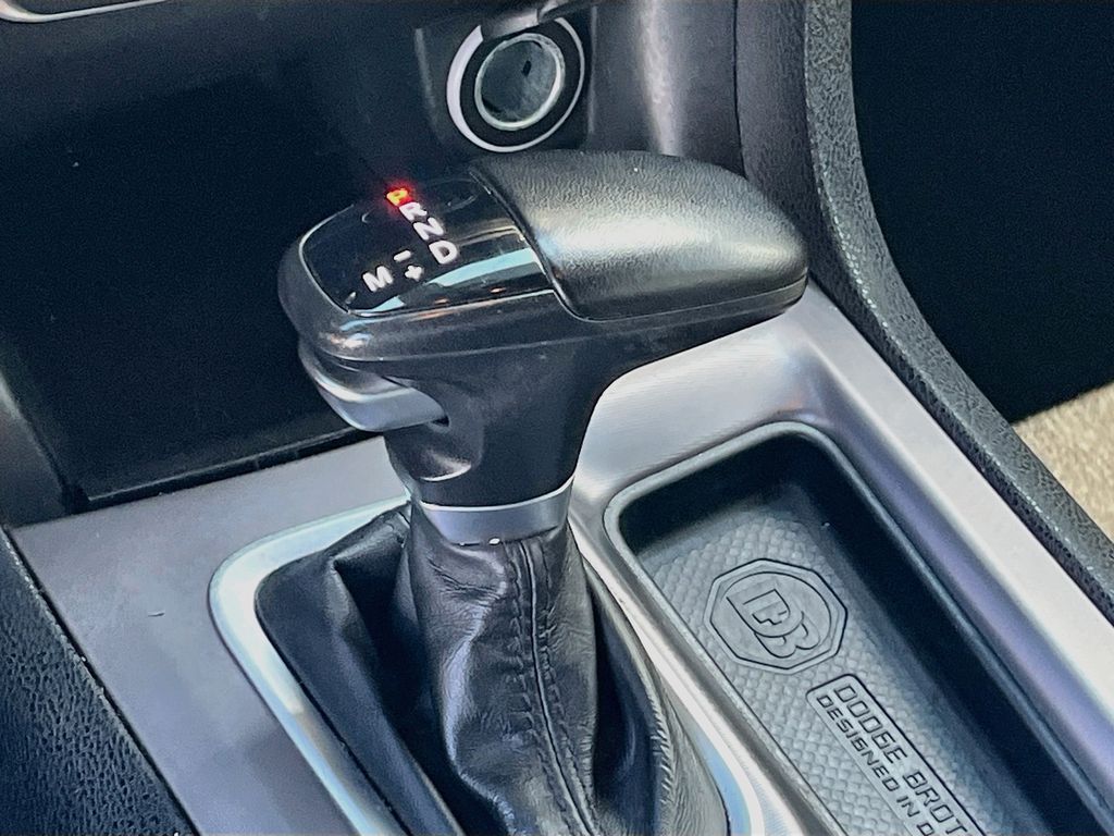 Used 2023 White Dodge SXT image 17