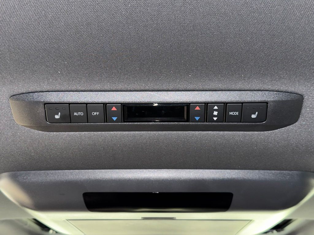Thumbnail: 2023 Toyota Sienna - 22
