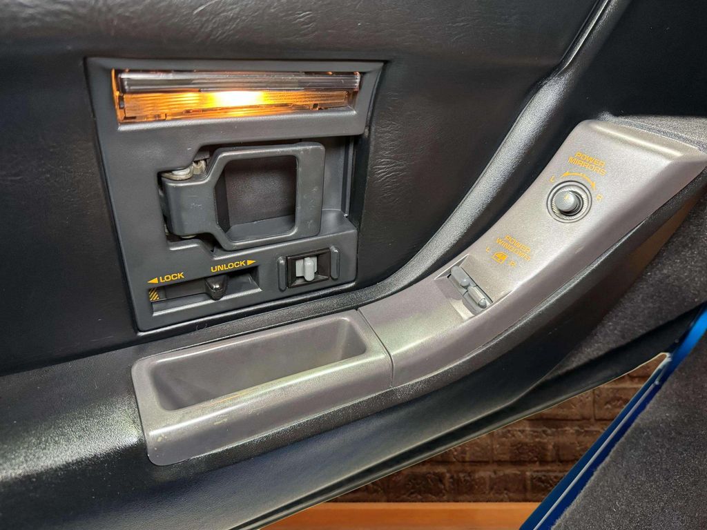 Used 1991 Blue Chevrolet  image 9